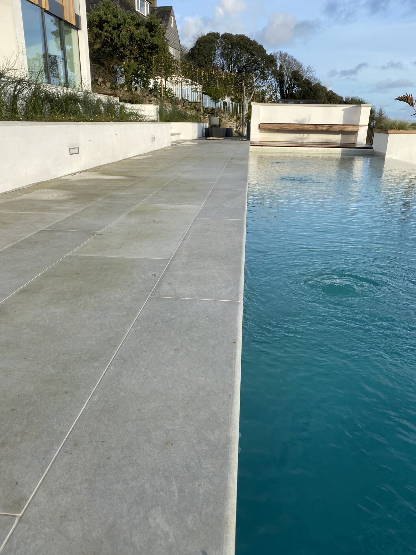 Limestone_tile_St_ives_Cornwall_tiling_swimming_pool